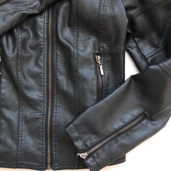 Max Jeans Faux Leather Stand Collar Moto Jacket - Picture 6 of 8